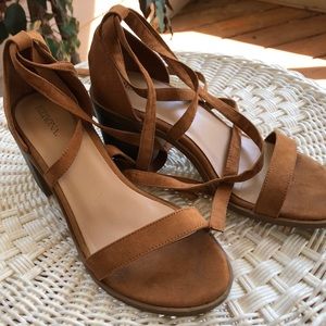 Merona Strappy Sandals🌺🌺
